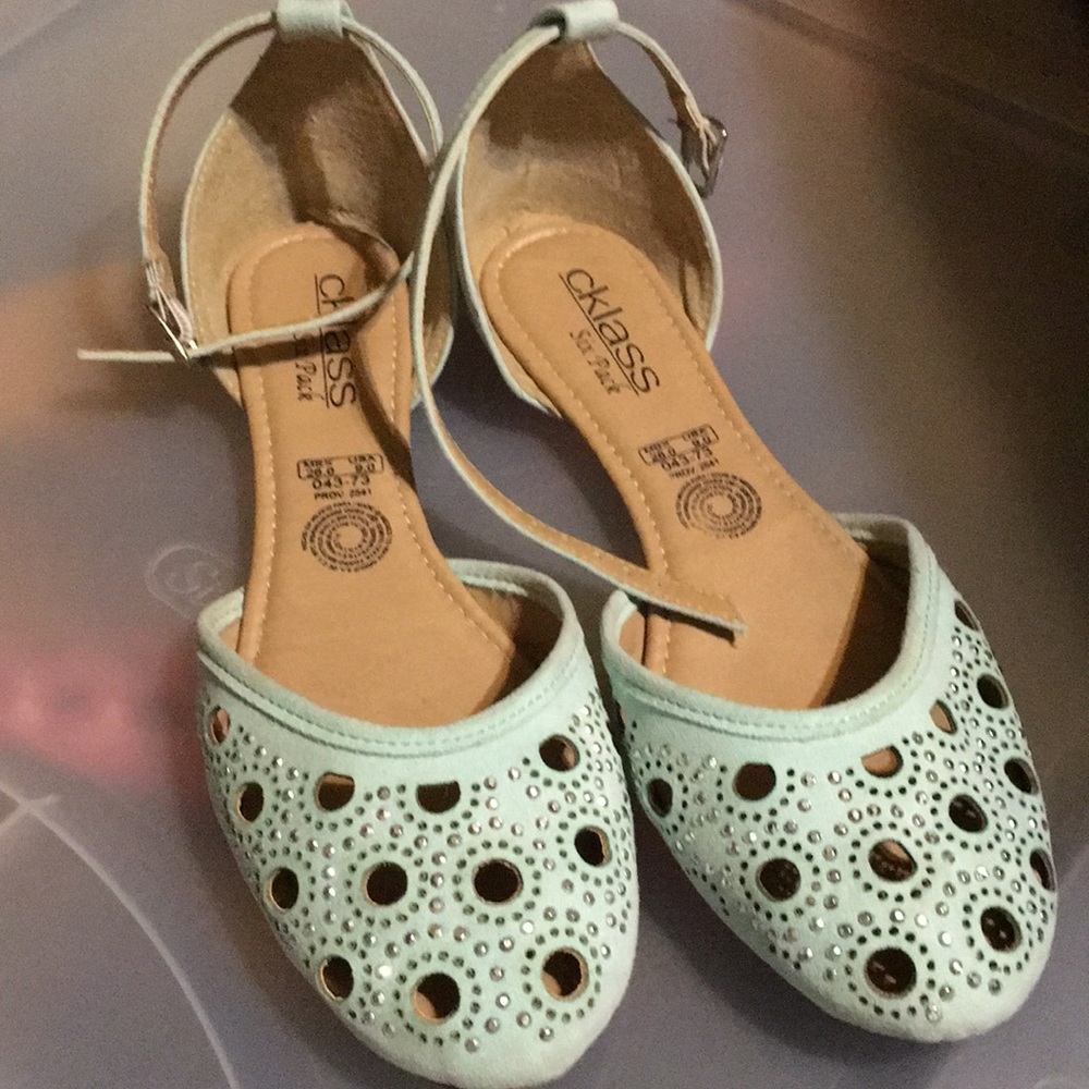 Flat mint sandals